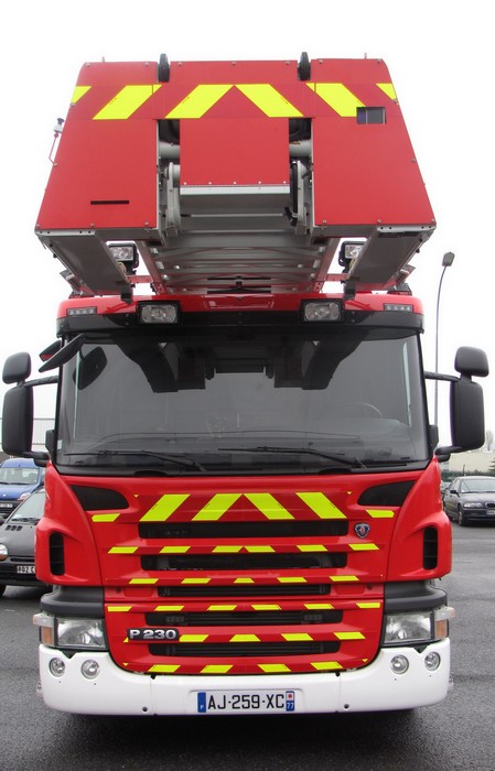 77 EPA SCANIA LAGNY 110 (7).JPG