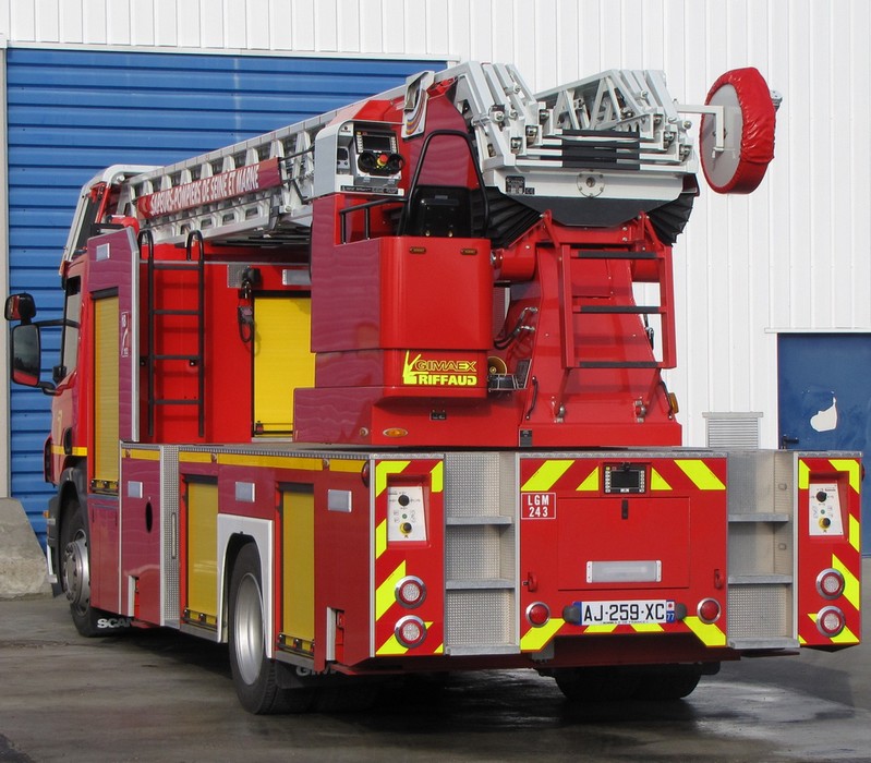 77 EPA SCANIA LAGNY 110 (10).JPG