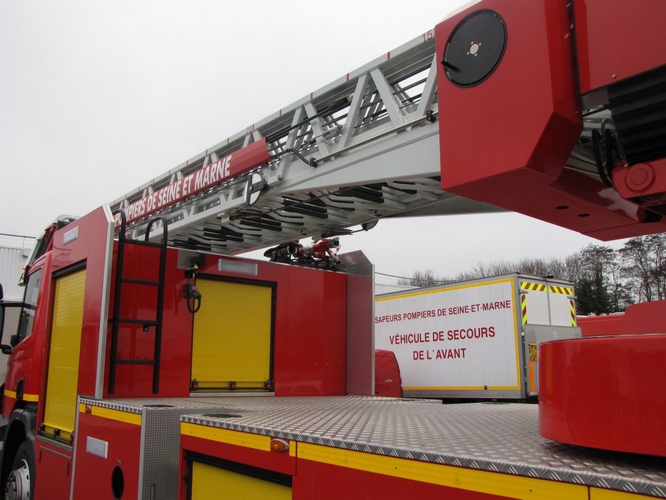 77 EPA SCANIA LAGNY 110 (9).JPG
