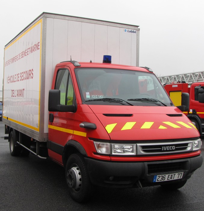 77 VSA IVECO DAILY CRECY 110.JPG