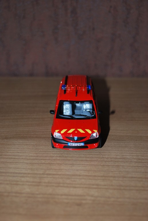 Renault Dacia Logan MCV Pompier 20081.JPG