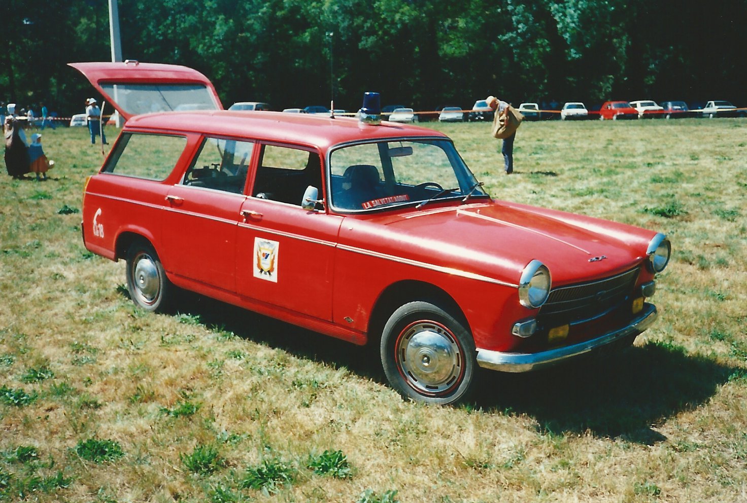 SB 3423 Peugeot 404 Break La Salvetat.jpg