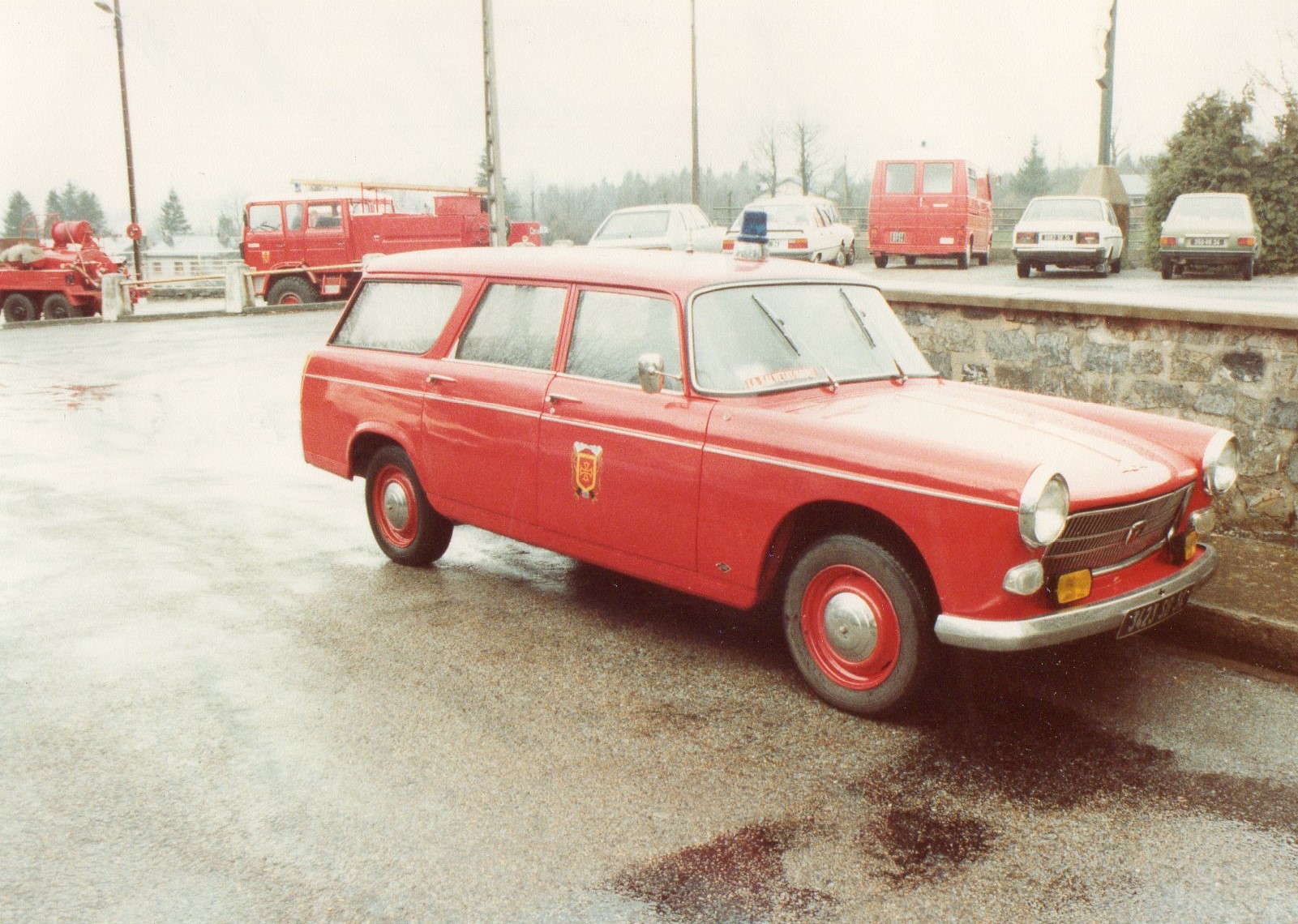 SB 3423 PEUGEOT 404 Break VL LA SALVETAT.jpg
