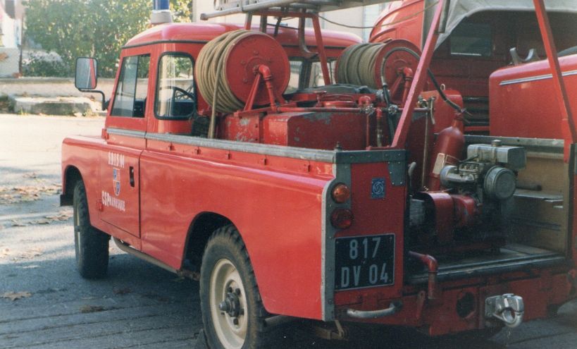 DV 817 Land Rover 109 CCFléger Manosque.jpg