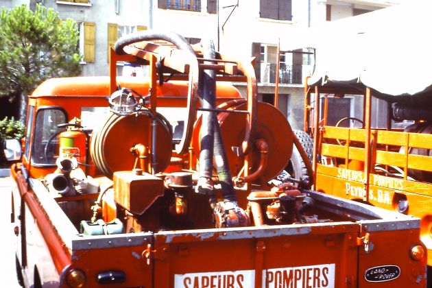 DE 921 Land Rover 109 CCFL Peyruis (2).JPG