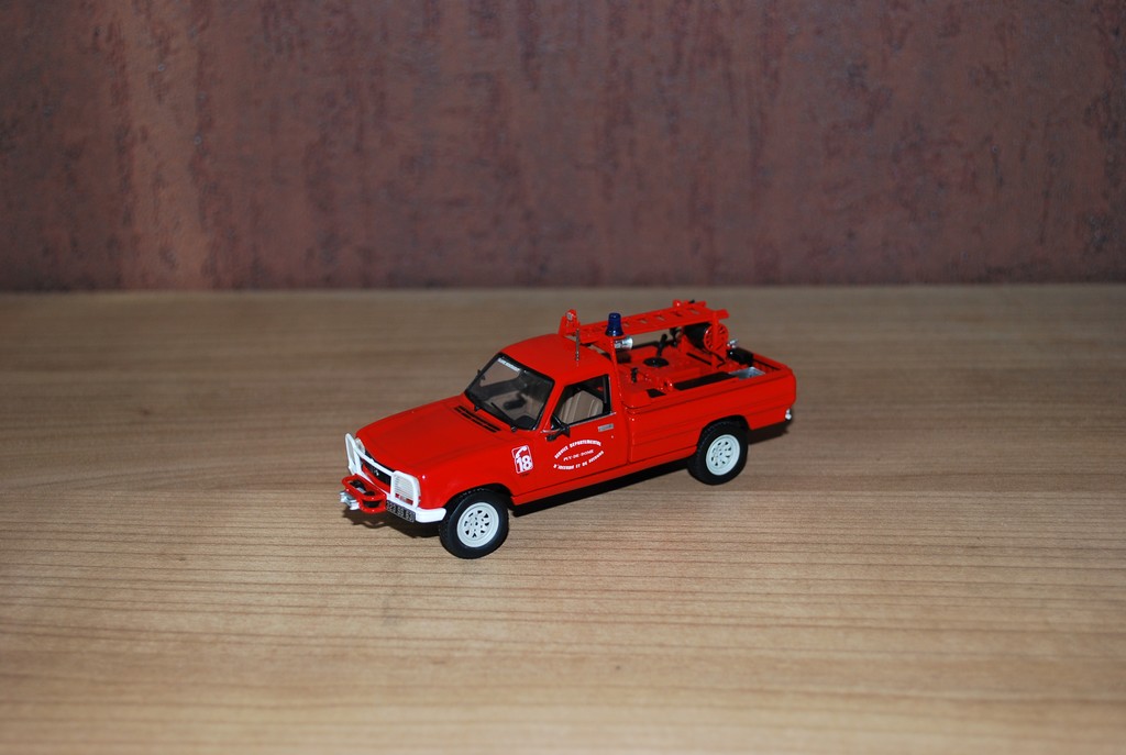 Peugeot 504 Pick-Up Dangel Pompiers 1979 SDIS Puy de Dôme (NOREV).JPG