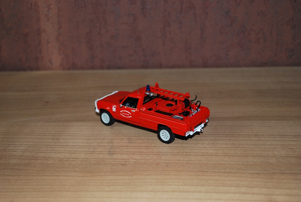 Peugeot 504 Pick-Up Dangel Pompiers 1979 SDIS Puy de Dôme (NOREV)1.JPG