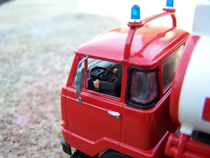 100_1378r.jpg
