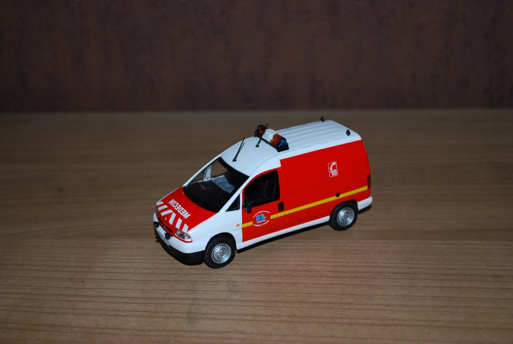 Peugeot Expert VRM Pompiers 2001 SDIS Charente Maritime (NOREV).JPG