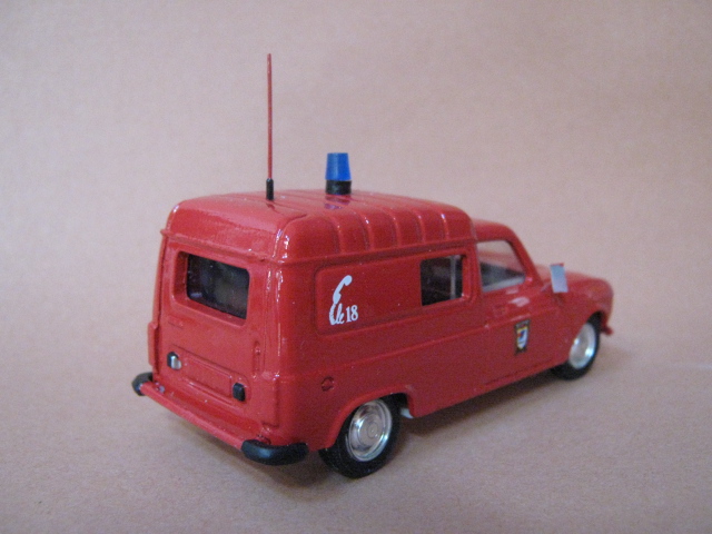 FID RENAULT 4 Balaruc a.jpg