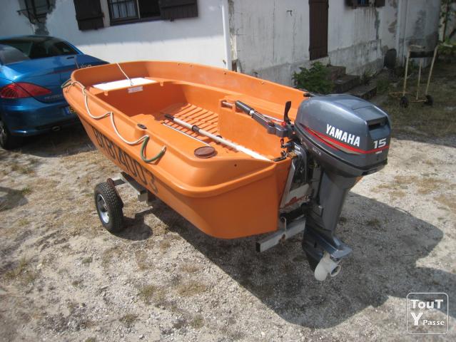 photo1-petit-bateau-plastique-a-moteur-3-metres_bateau-jeanneau-4m-8x9xax5w1002323.jpg