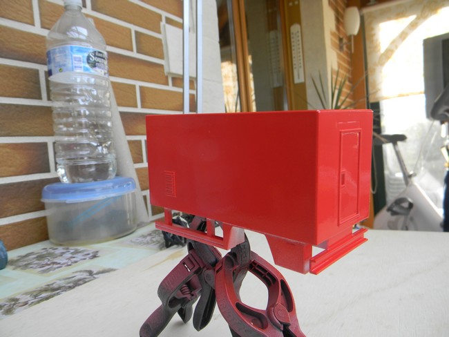 VAR-caisse rouge1.jpg