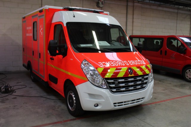 77.VSAV.nonAffecté.RenaultMaster-WAS.AVD.2012.TS [640x480].JPG