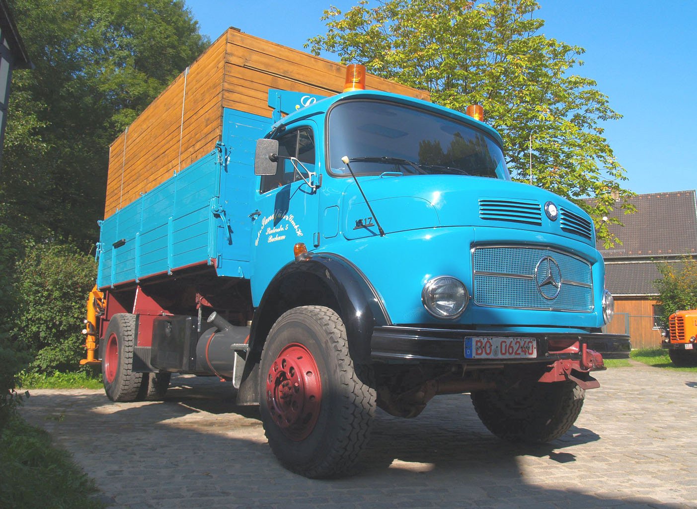 mercedes_lak_1517.jpg