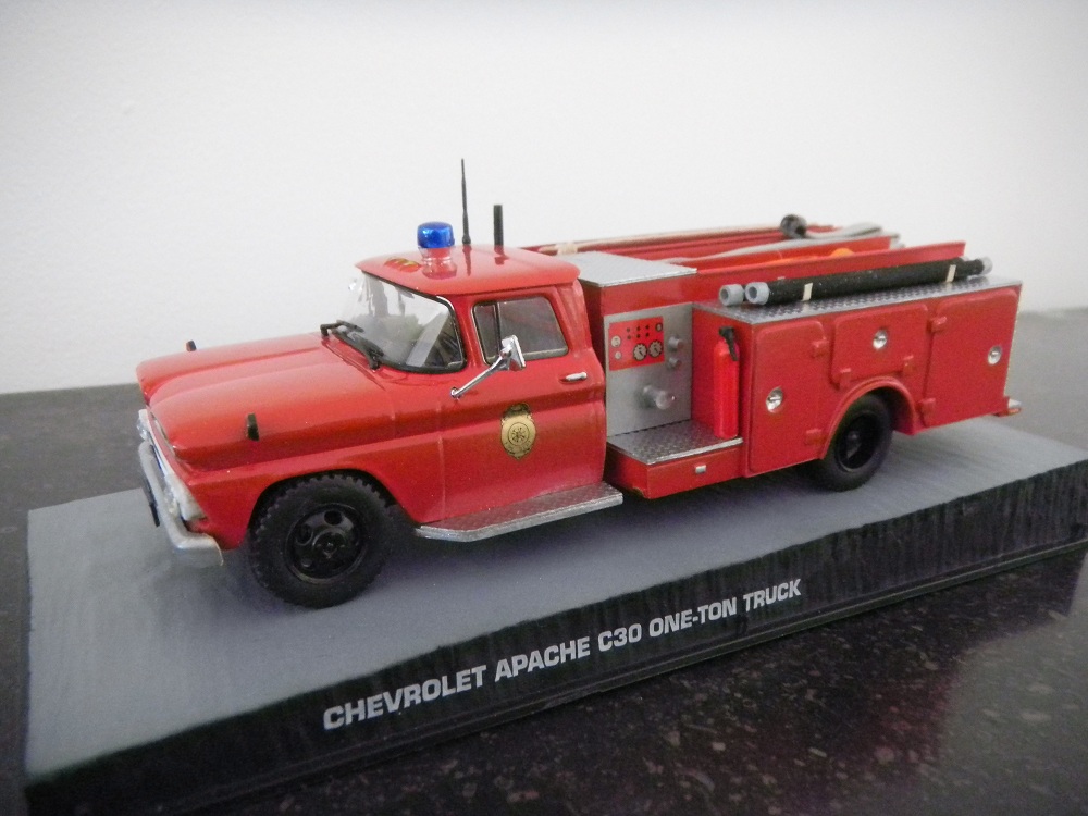 Ixo-Perso Chevrolet C30 Apache First Attack.JPG