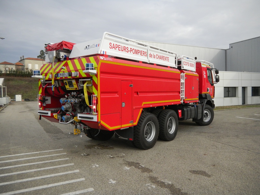 CCFS Renault Kerax Gallin SDIS16 n° CM-885-LE 2013 (2).JPG