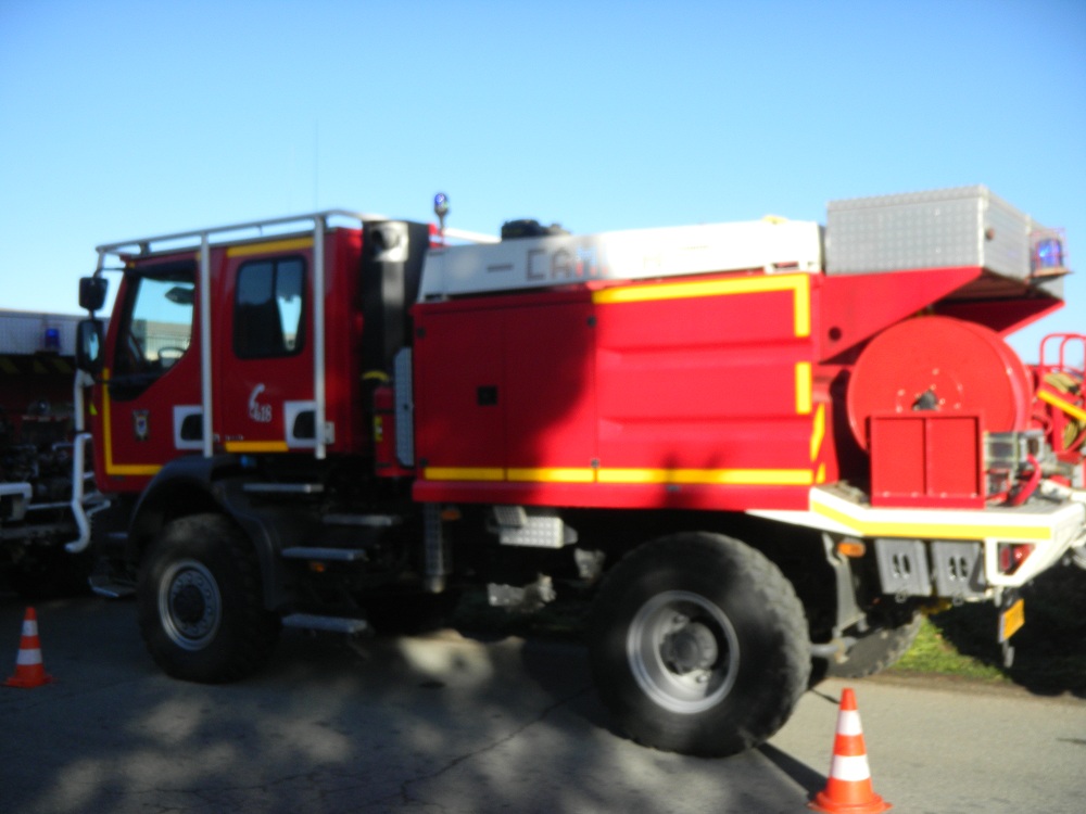 817 AYN 34 Renault Midlum 240 4x4 Camiva CCF4002 Montady (3).JPG