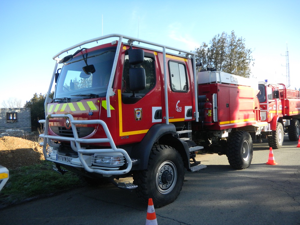 817 AYN 34 Renault Midlum 240 4x4 Camiva CCF4002 Montady.JPG