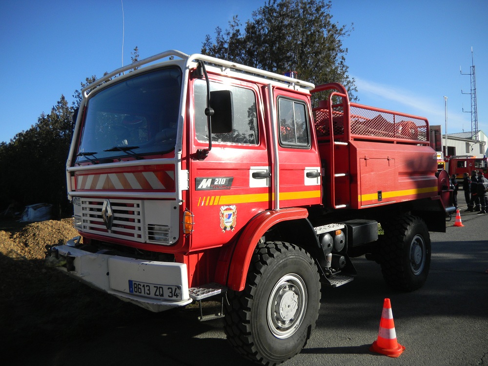 8613 ZQ 34 Renault M210 Gallin CCF 2000 Réserve Dptl MONTADY (2).JPG