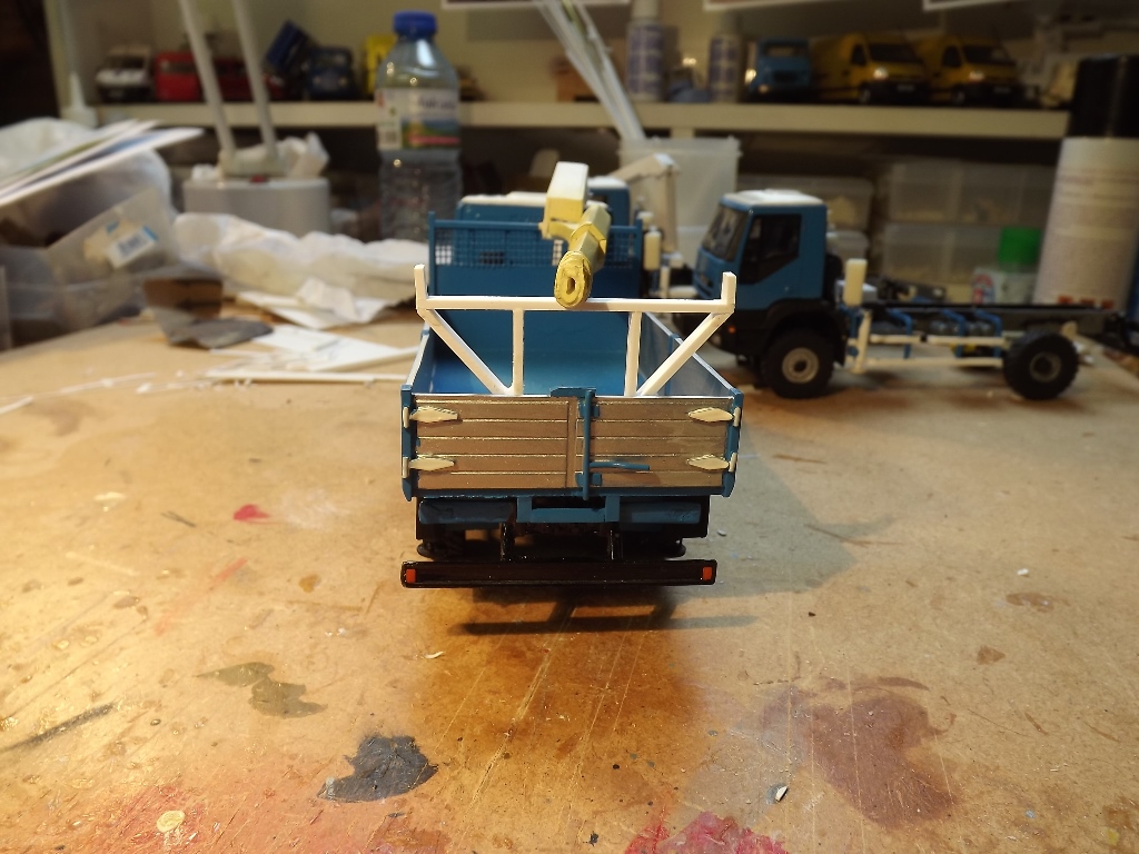 iveco ERDF grue 2e bras et peinture 003.JPG