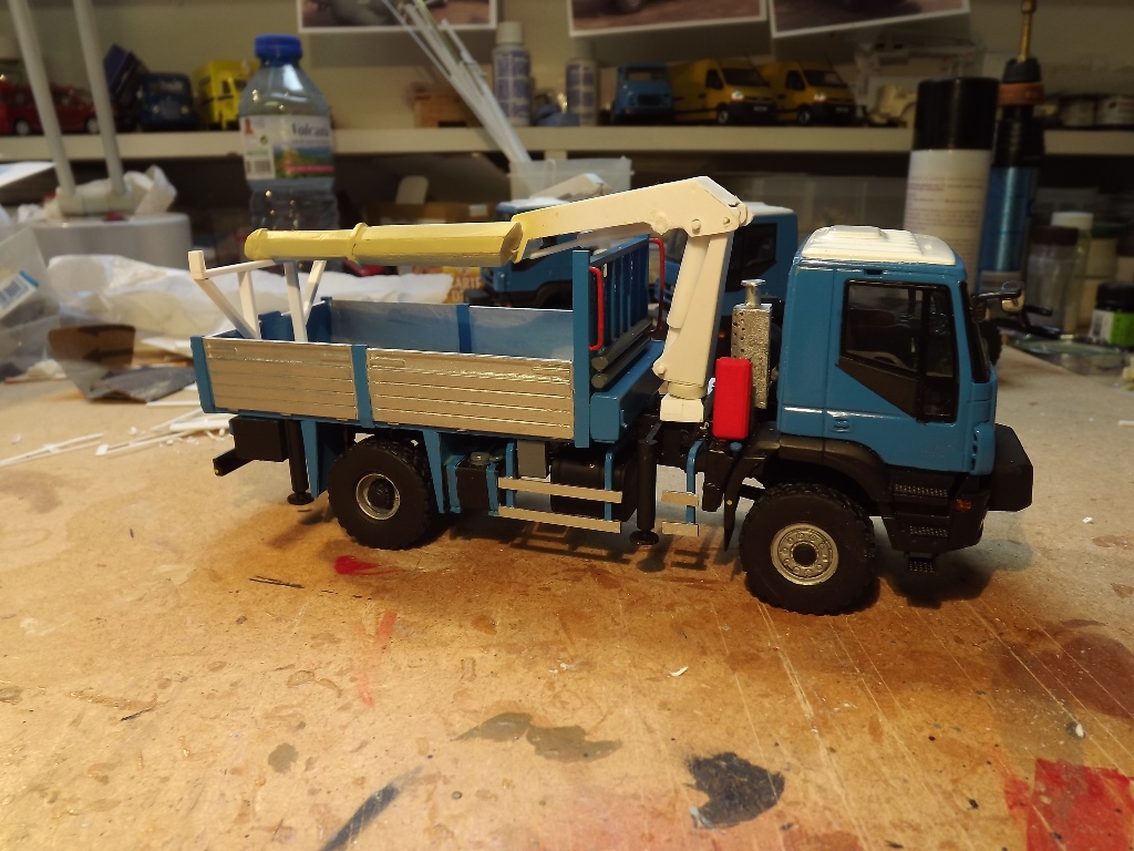 iveco ERDF grue 2e bras et peinture 004.JPG