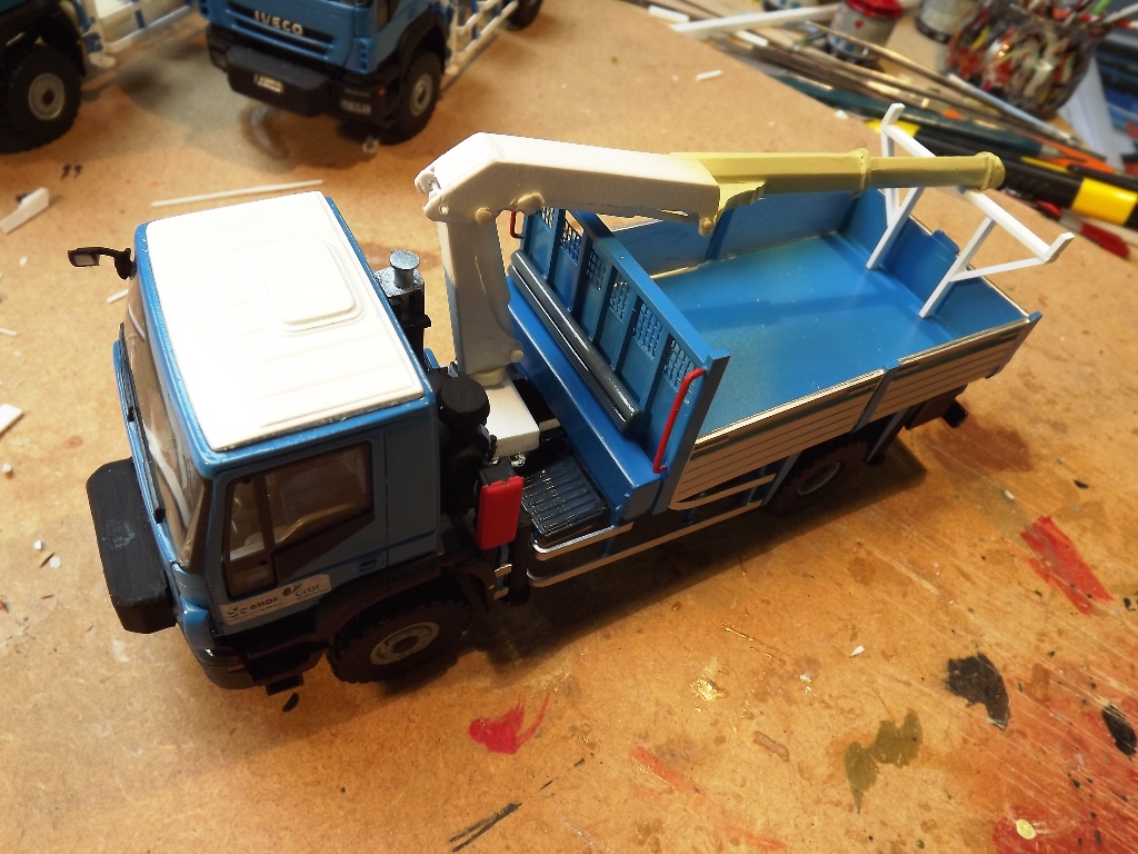 iveco ERDF grue 2e bras et peinture 006.JPG