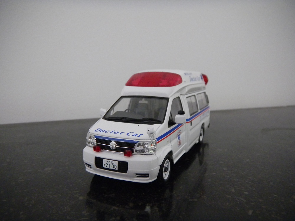 Tomica LV N43 01b Nissan Mito City Doctor Car (2).JPG