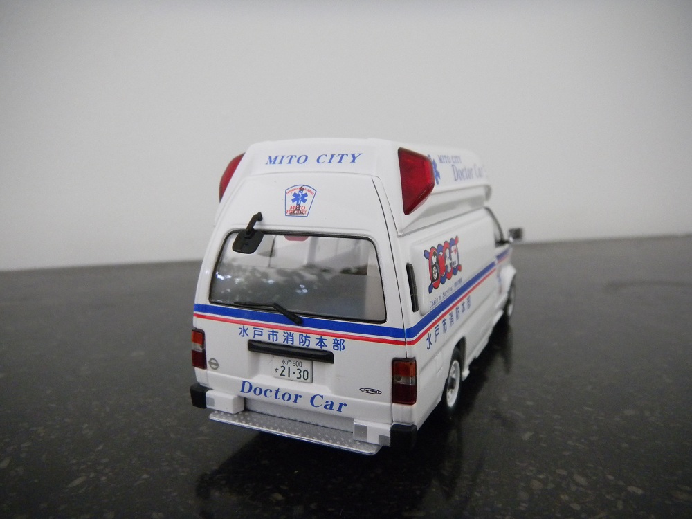 Tomica LV N43 01b Nissan Mito City Doctor Car (4).JPG