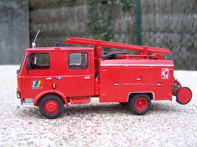 100_5837 r.JPG