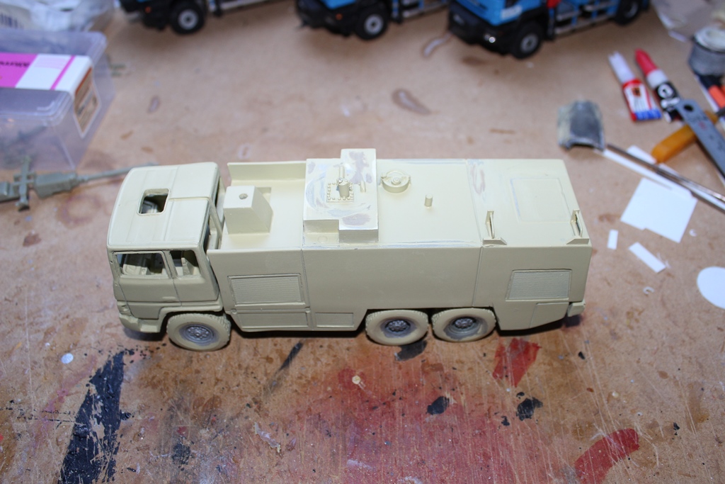 Montage roues et modif 6x6 002.JPG