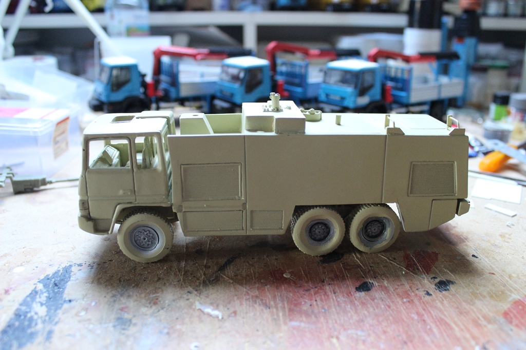 Montage roues et modif 6x6 003.JPG