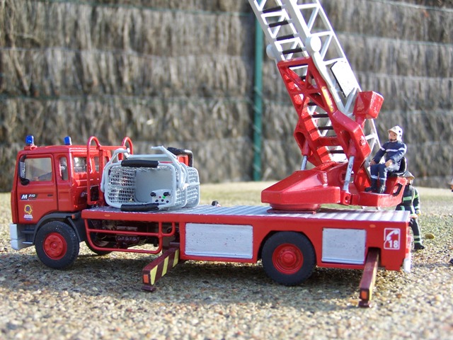 100_7309r.JPG