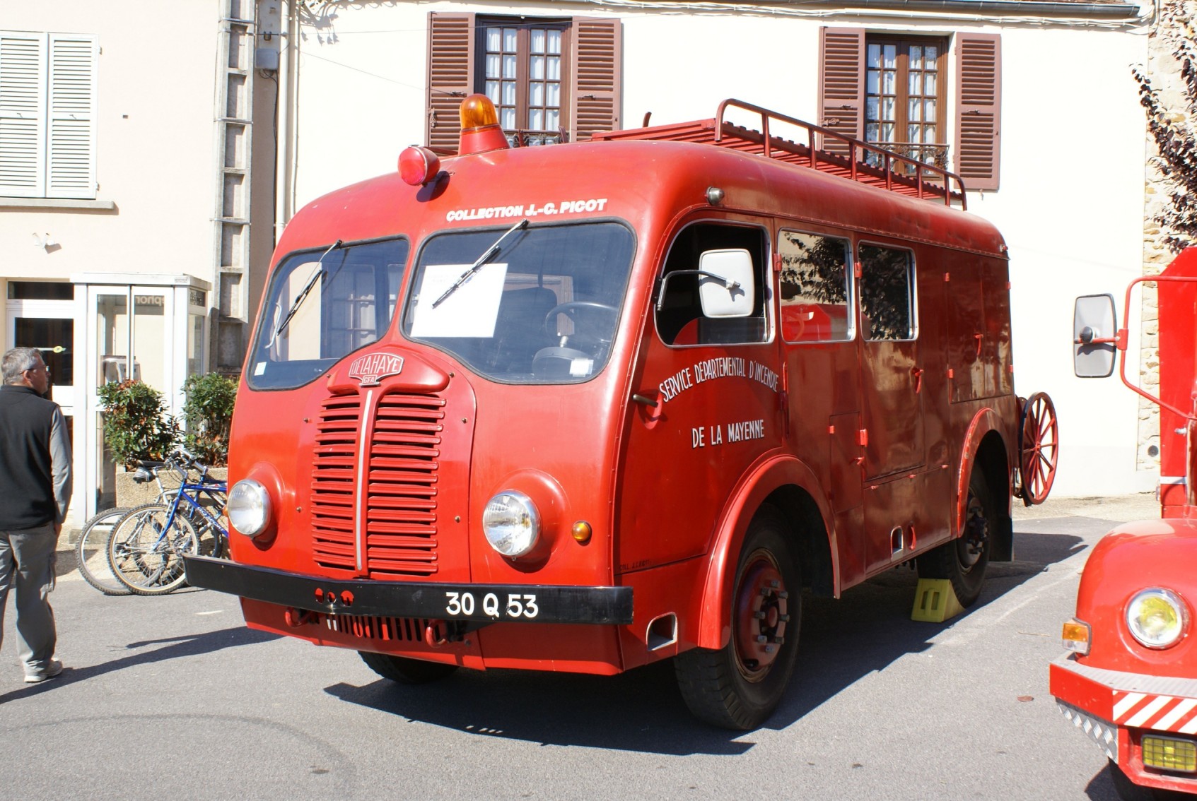 A DELAHAYE GFA fourgon 53 a.jpg