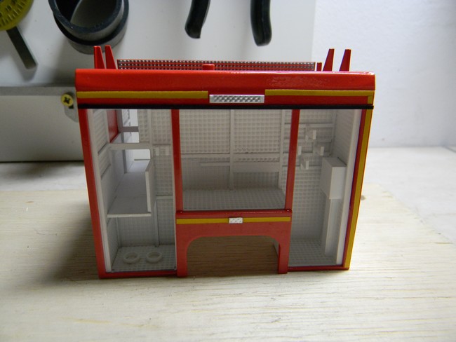 FPT- caisse avec coffres ouverts B.jpg