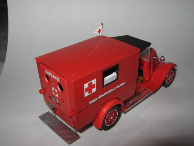 FID renault ambulance a'.jpg