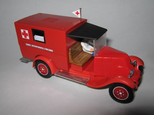FID renault ambulance b.jpg