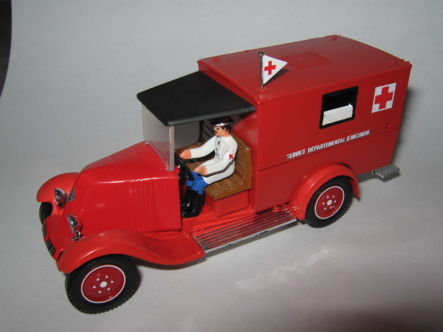 FID renault ambulance  c.jpg