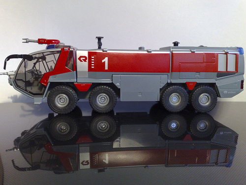 man-rosenbauer-airport-fire-truck-side_6a7c7.jpg