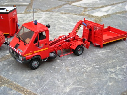 B 90 porte-berçe +berçe benne Pompier 44.JPG
