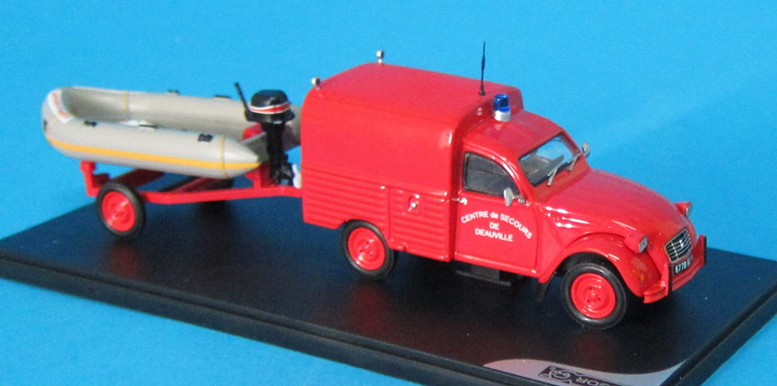 2CV + zodiac de Deauville-.jpg
