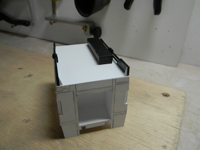 FPT- toit caisse avec coffre et rambardes latérales 001.jpg