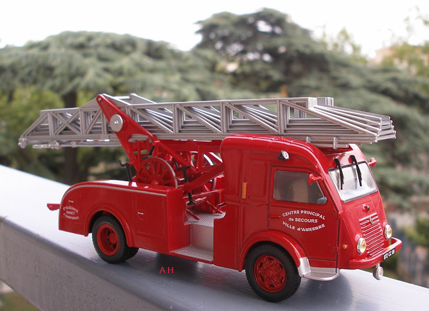 Renault Gallion R2168 Echelle 24m Gugumus a.jpg