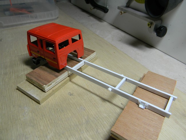 FSD- Présentation cabine avec passage de roues sur support 002.jpg