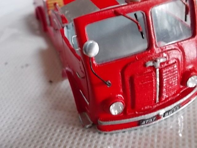 WIP BERLIET GLA phare fin.jpg