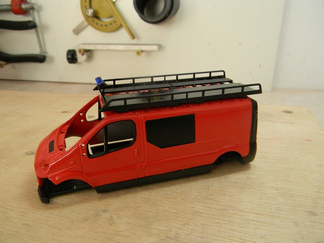 VRID- Collage fenêtre latérale noire conducteur 001.jpg