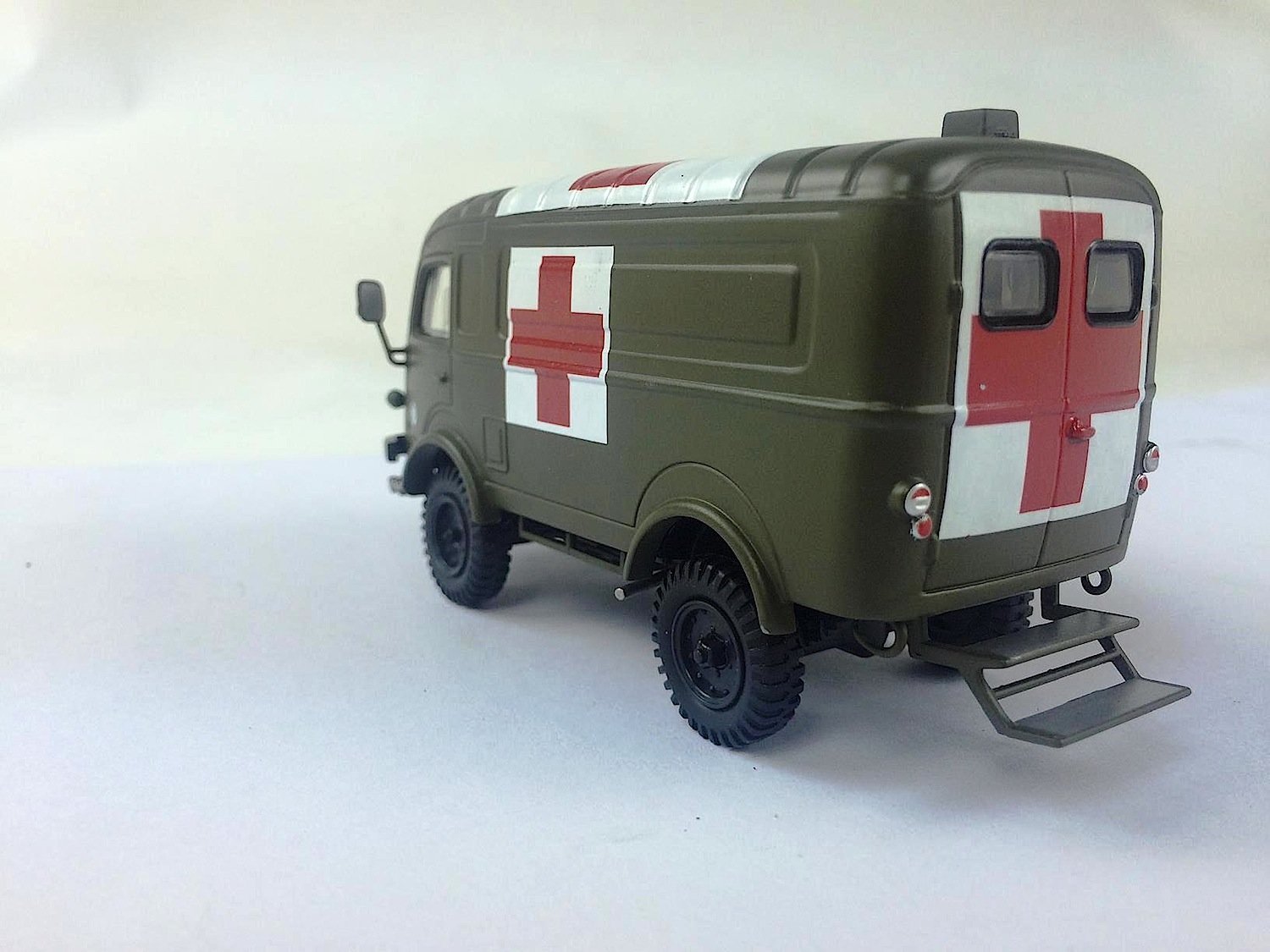 vehicules-militaires-amb4-big.jpg