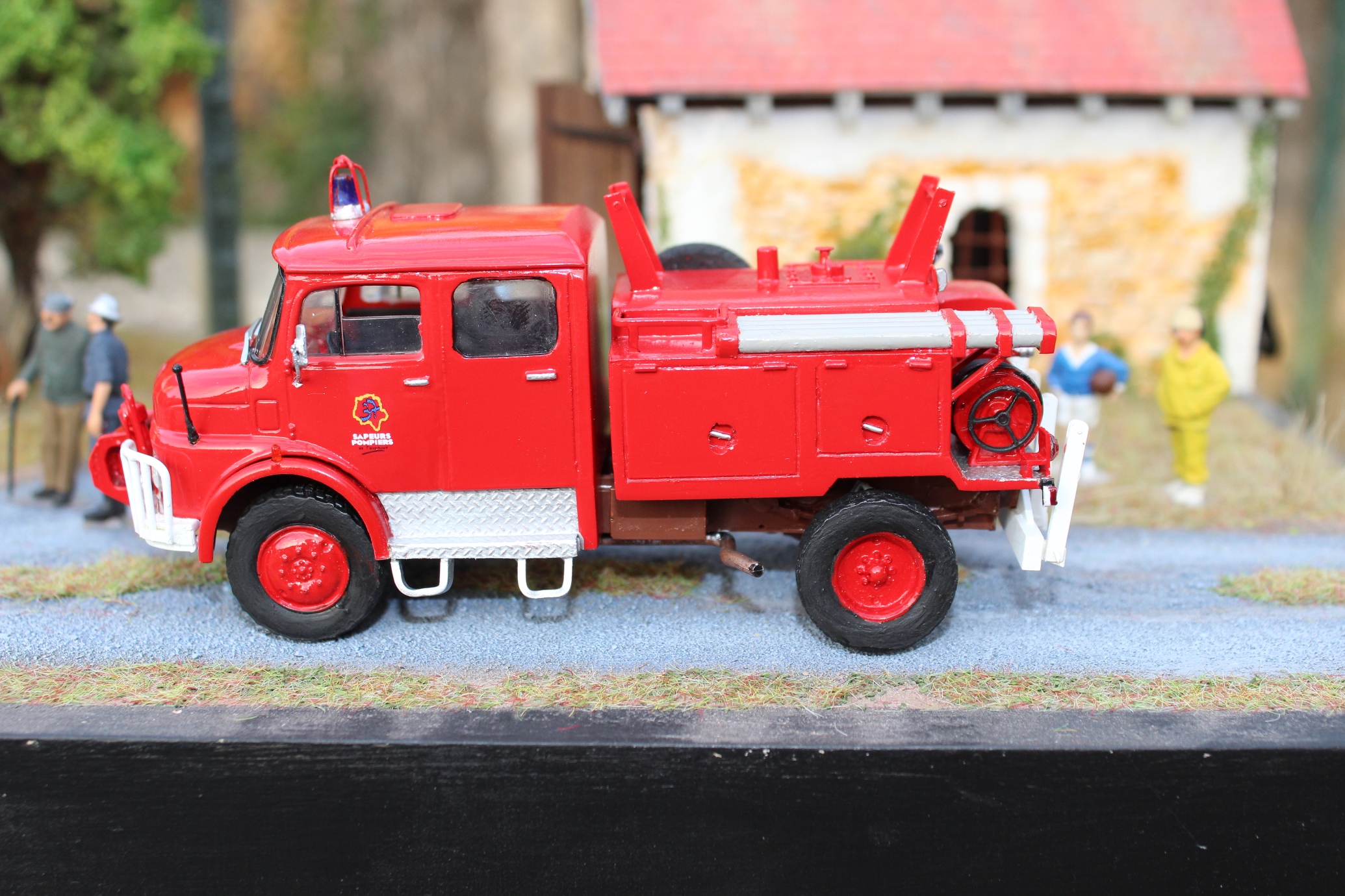 fiche mercedes 911 002.JPG