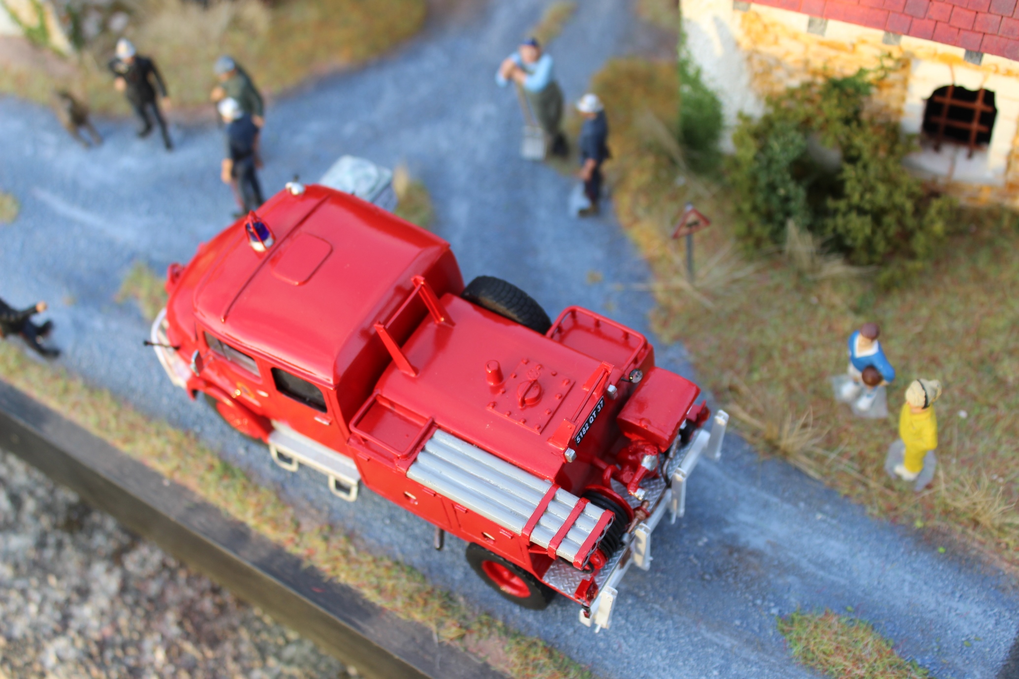 fiche mercedes 911 003.JPG
