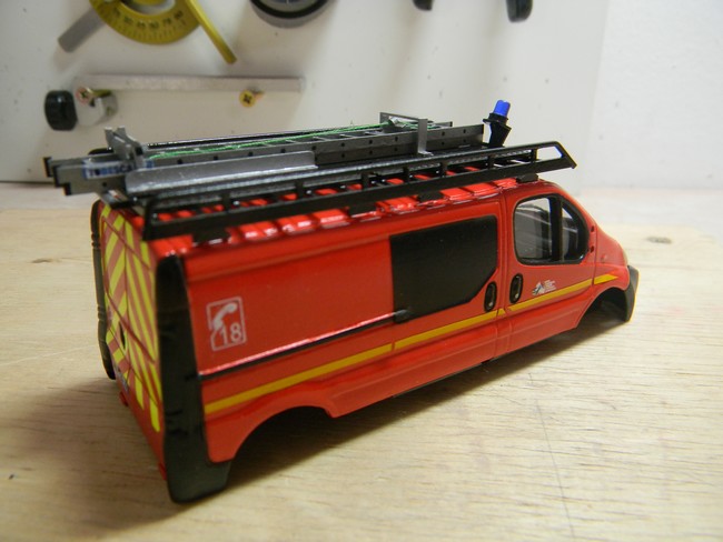 VRID- Pose bandes jaunes latérales 002.jpg