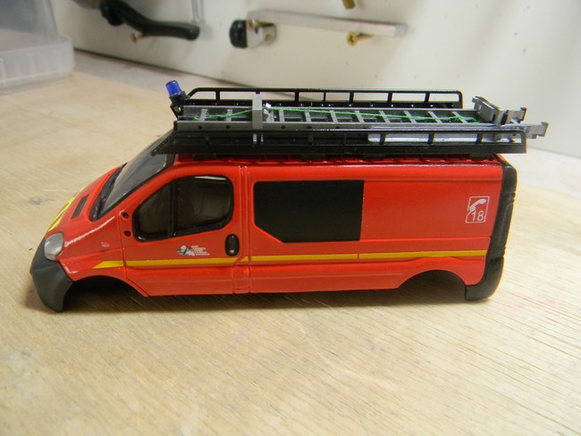 VRID- Pose bandes jaunes latérales 001.jpg